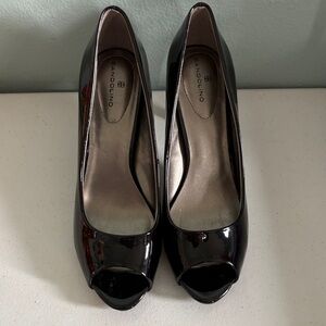 Bandolino Glossy Black Peep-Toe Heels Size 9.5M